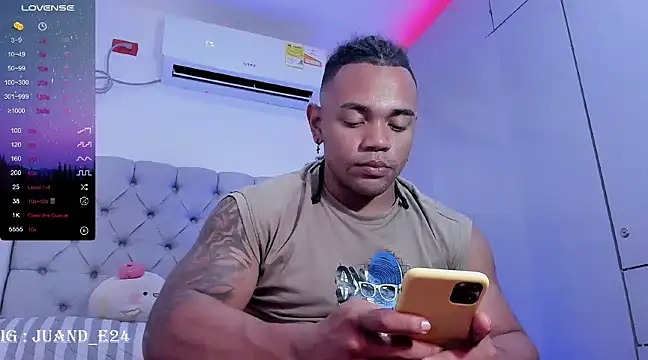 Snapshot of juande_24 chatting on February 20, 4:28 am juande 24 online show from February 20, 4:28 am