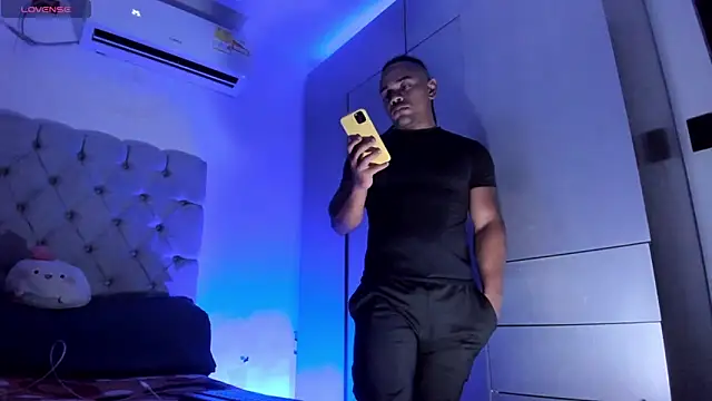 Snapshot of juande_24 chatting on October 18, 5:43 am juande 24 online show from October 18, 5:43 am