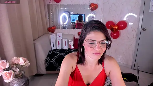 Snapshot of KatteMoss chatting on February 2, 3:32 am KatteMoss online show from February 2, 3:32 am