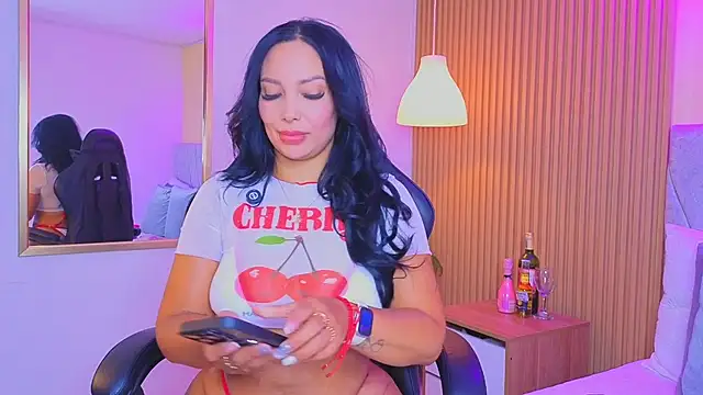 Dakota diaz  online show from April 24, 7:38 pm