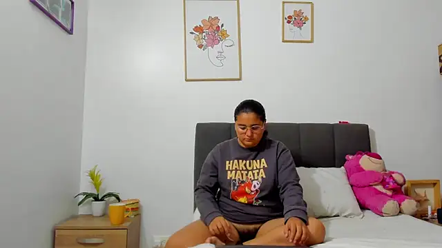 evaa miaa online show from April 26, 11:41 am