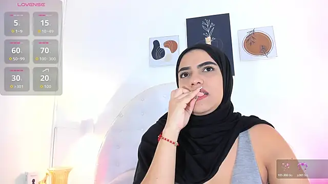 Snapshot of Umarani_ chatting on November 25, 6:30 pm Umarani online show from November 25, 6:30 pm