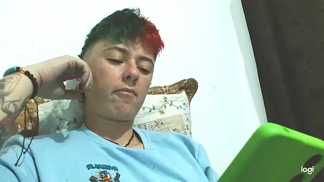 tomboyblue online show from February 24, 4:38 am