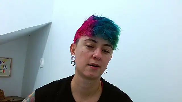 tomboyblue online show from November 7, 3:39 am