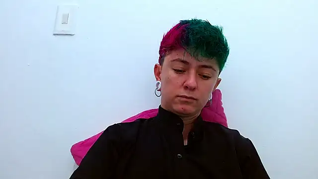 tomboyblue online show from November 30, 2:32 pm