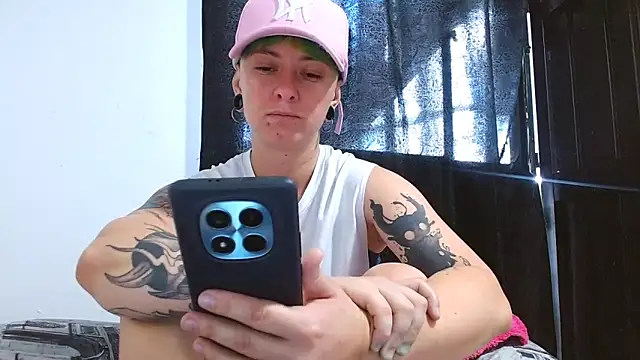 tomboyblue online show from April 11, 6:56 pm