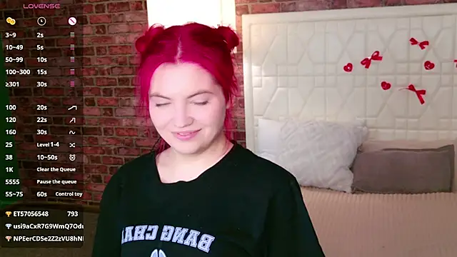 Lisa Adam online show from April 18, 7:58 pm