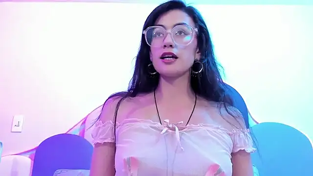 Snapshot of SophieGomez22 chatting on February 5, 3:09 pm SophieGomez22 online show from February 5, 3:09 pm