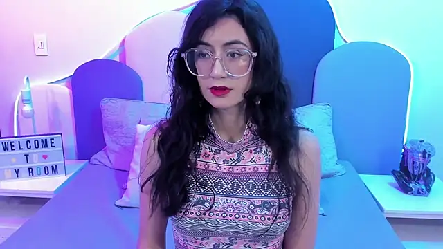 Snapshot of SophieGomez22 chatting on February 6, 10:59 am SophieGomez22 online show from February 6, 10:59 am