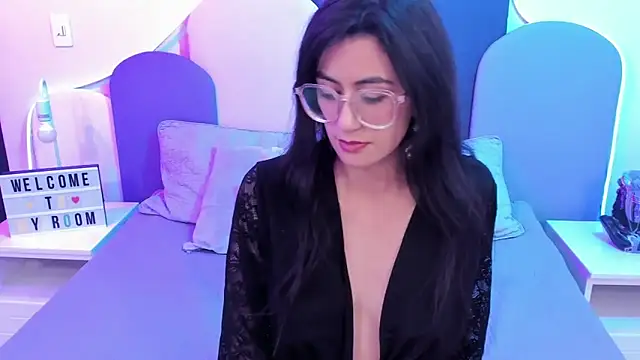 Snapshot of SophieGomez22 chatting on February 7, 4:14 pm SophieGomez22 online show from February 7, 4:14 pm