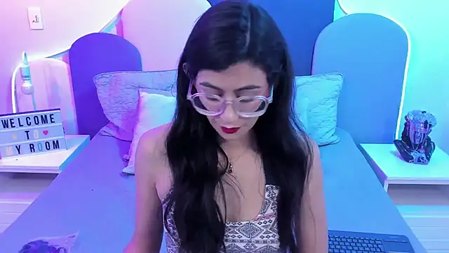 Snapshot of SophieGomez22 chatting on February 8, 11:12 am SophieGomez22 online show from February 8, 11:12 am