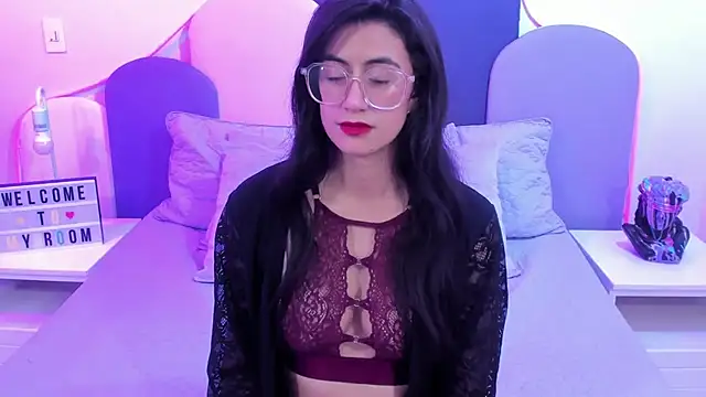 Snapshot of SophieGomez22 chatting on February 9, 5:33 pm SophieGomez22 online show from February 9, 5:33 pm