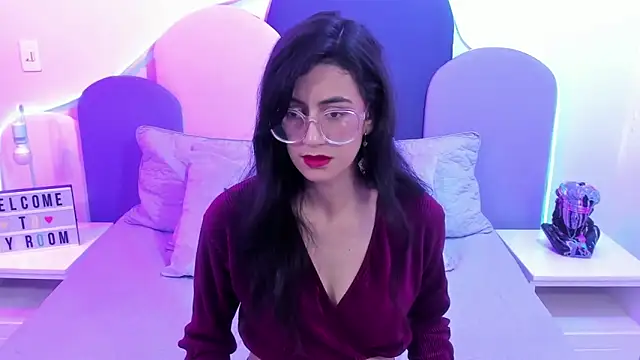 Snapshot of SophieGomez22 chatting on February 10, 11:15 am SophieGomez22 online show from February 10, 11:15 am