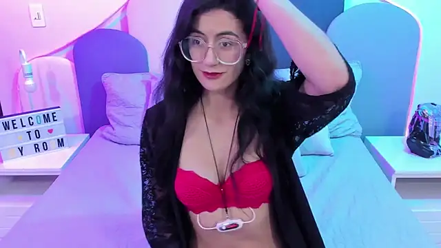 Snapshot of SophieGomez22 chatting on February 16, 2:32 pm SophieGomez22 online show from February 16, 2:32 pm