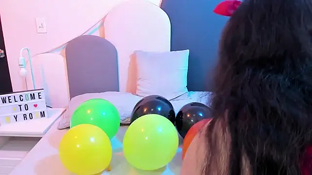 Snapshot of SophieGomez22 chatting on February 22, 11:24 am SophieGomez22 online show from February 22, 11:24 am