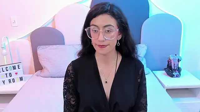 Snapshot of SophieGomez22 chatting on February 23, 2:25 pm SophieGomez22 online show from February 23, 2:25 pm