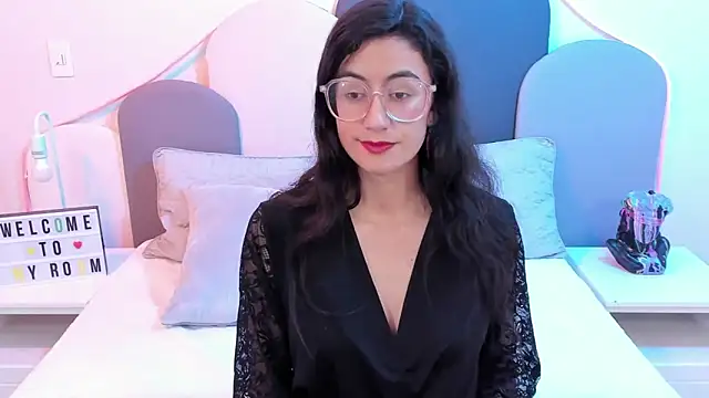 Snapshot of SophieGomez22 chatting on March 3, 2:26 pm SophieGomez22 online show from March 3, 2:26 pm