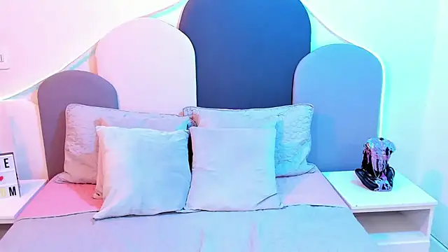 Snapshot of SophieGomez22 chatting on March 8, 5:33 pm SophieGomez22 online show from March 8, 5:33 pm