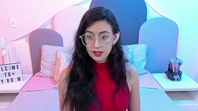 Snapshot of SophieGomez22 chatting on March 9, 11:25 am SophieGomez22 online show from March 9, 11:25 am