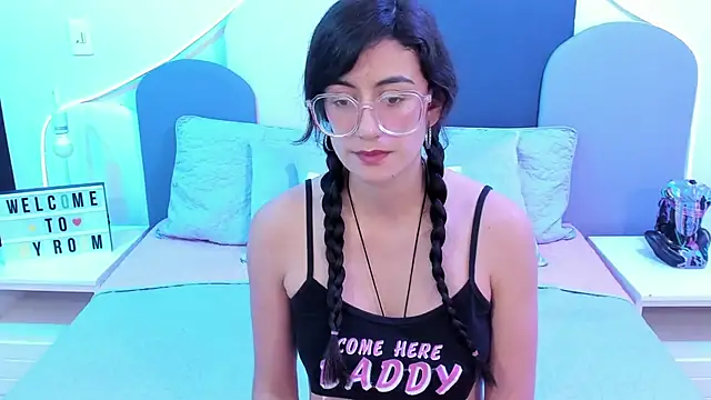 Snapshot of SophieGomez22 chatting on March 12, 2:45 pm SophieGomez22 online show from March 12, 2:45 pm