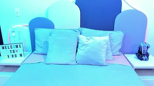 Snapshot of SophieGomez22 chatting on March 14, 11:45 am SophieGomez22 online show from March 14, 11:45 am