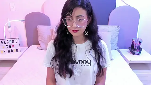 Snapshot of SophieGomez22 chatting on March 15, 11:40 am SophieGomez22 online show from March 15, 11:40 am