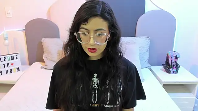 Snapshot of SophieGomez22 chatting on March 16, 11:27 am SophieGomez22 online show from March 16, 11:27 am