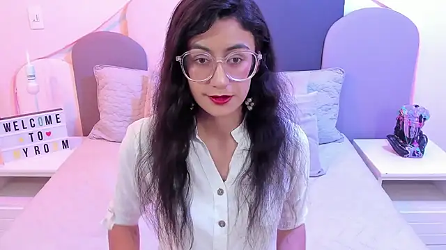 Snapshot of SophieGomez22 chatting on March 19, 11:50 am SophieGomez22 online show from March 19, 11:50 am