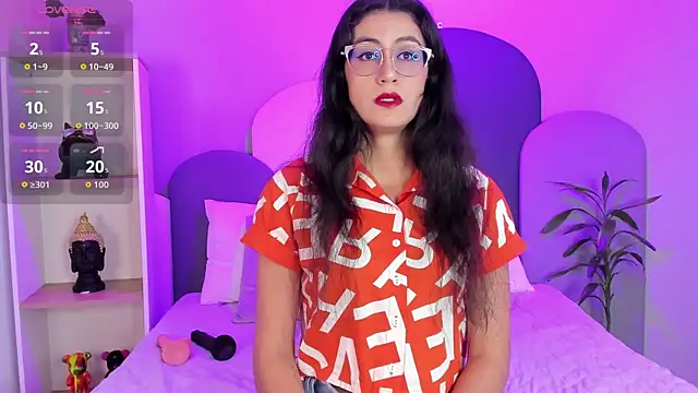 Snapshot of SophieGomez22 chatting on October 22, 11:43 am SophieGomez22 online show from October 22, 11:43 am