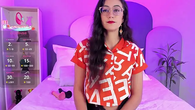 Snapshot of SophieGomez22 chatting on November 7, 11:32 am SophieGomez22 online show from November 7, 11:32 am