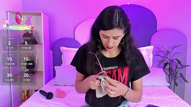 Snapshot of SophieGomez22 chatting on November 21, 11:20 am SophieGomez22 online show from November 21, 11:20 am