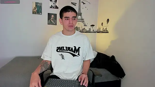 Snapshot of Ares_Johnson chatting on December 19, 2:57 pm Ares Johnson online show from December 19, 2:57 pm