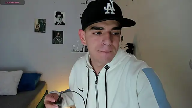 Snapshot of Ares_Johnson chatting on December 27, 6:20 pm Ares Johnson online show from December 27, 6:20 pm