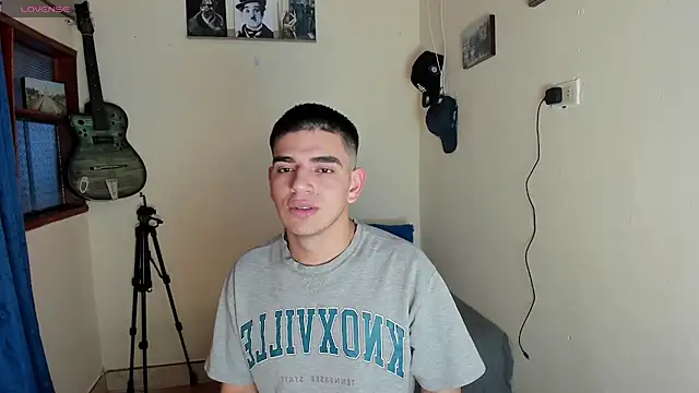 Snapshot of Ares_Johnson chatting on January 27, 10:38 pm Ares Johnson online show from January 27, 10:38 pm