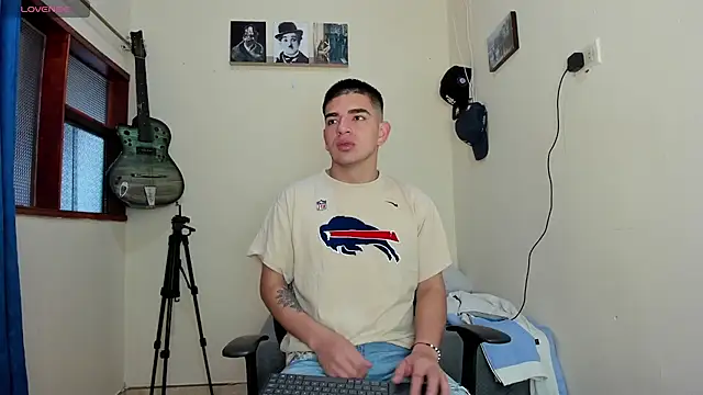 Snapshot of Ares_Johnson chatting on January 28, 2:31 pm Ares Johnson online show from January 28, 2:31 pm