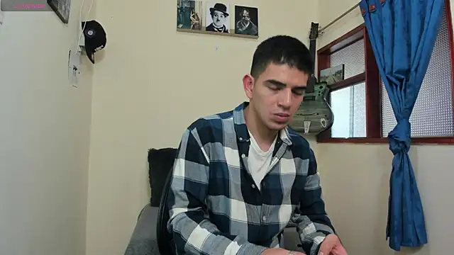 Snapshot of Ares_Johnson chatting on February 4, 5:34 pm Ares Johnson online show from February 4, 5:34 pm