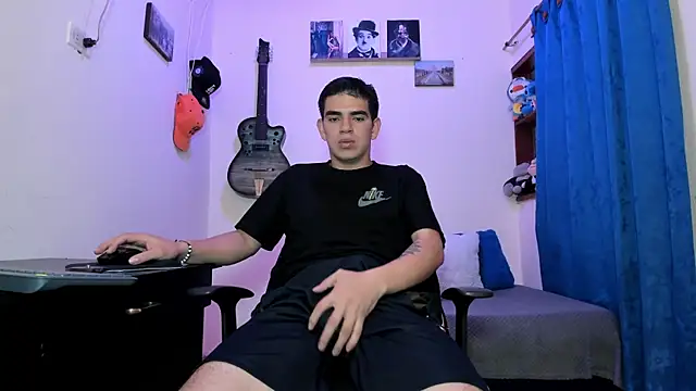 Snapshot of Ares_Johnson chatting on February 19, 6:43 pm Ares Johnson online show from February 19, 6:43 pm