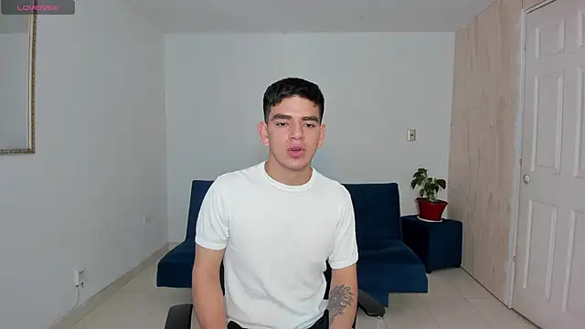 Snapshot of Ares_Johnson chatting on September 11, 12:49 pm Ares Johnson online show from September 11, 12:49 pm