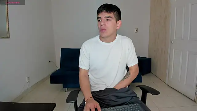Snapshot of Ares_Johnson chatting on September 19, 11:33 am Ares Johnson online show from September 19, 11:33 am