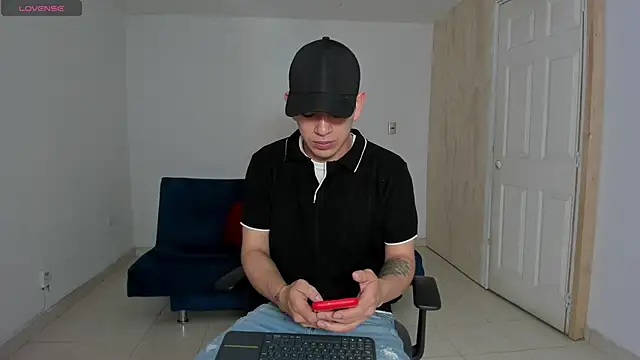 Snapshot of Ares_Johnson chatting on September 23, 11:24 am Ares Johnson online show from September 23, 11:24 am