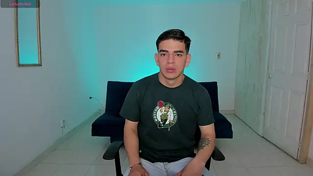 Snapshot of Ares_Johnson chatting on October 3, 3:42 pm Ares Johnson online show from October 3, 3:42 pm