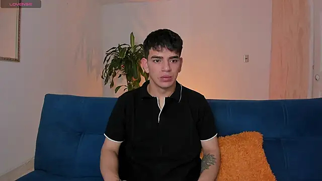 Snapshot of Ares_Johnson chatting on October 8, 10:46 am Ares Johnson online show from October 8, 10:46 am