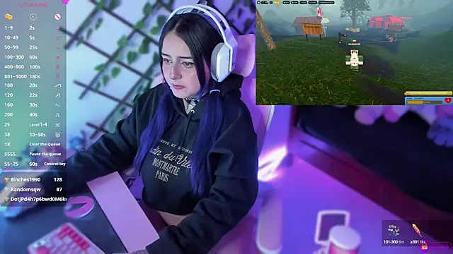 Snapshot of MaddyFooxx chatting on January 7, 1:17 am MaddyFooxx online show from January 7, 1:17 am