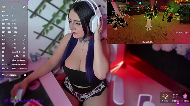 Snapshot of MaddyFooxx chatting on January 14, 12:54 am MaddyFooxx online show from January 14, 12:54 am