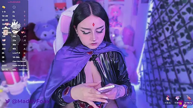 MaddyFooxx online show from December 15, 8:02 pm