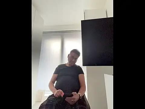 Robin007 online show from March 5, 5:20 pm