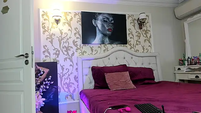 Snapshot of RosaCatalleya chatting on February 4, 5:31 am RosaCatalleya online show from February 4, 5:31 am