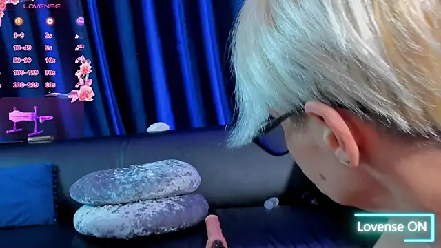 Snapshot of RosaCatalleya chatting on October 7, 5:21 pm RosaCatalleya online show from October 7, 5:21 pm