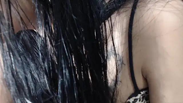 Snapshot of Livia_Diaz chatting on November 9, 1:04 am Livia Diaz online show from November 9, 1:04 am