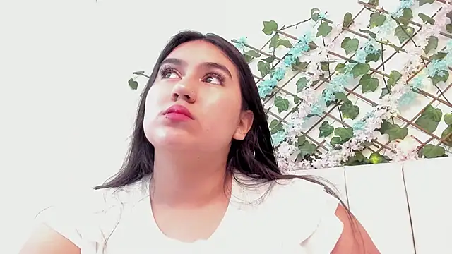 Snapshot of LexiiBloom chatting on September 26, 10:30 am LexiiBloom online show from September 26, 10:30 am